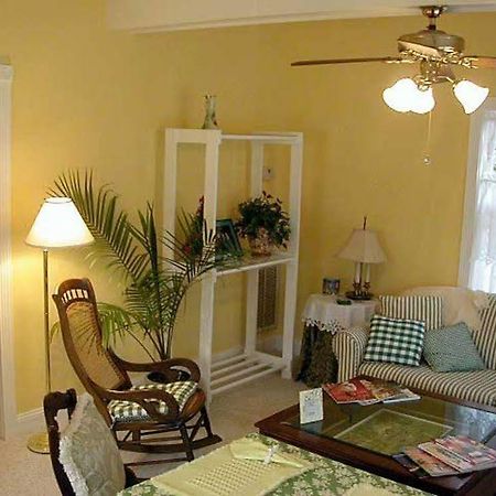 Fuquay Mineral Spring Inn & Garden מראה חיצוני תמונה