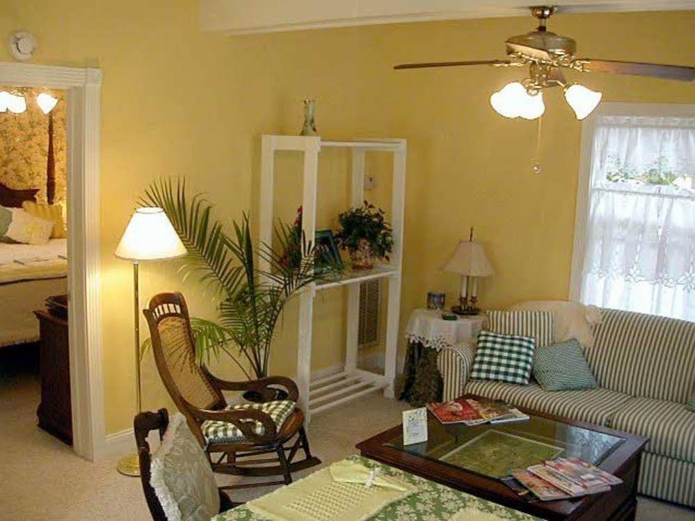 Fuquay Mineral Spring Inn & Garden מראה חיצוני תמונה
